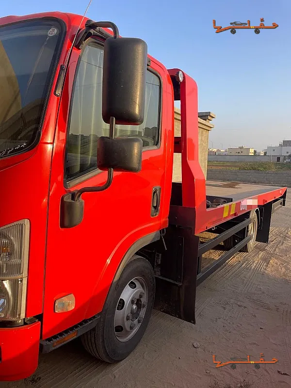 رفع السيارات بالهيدروليك - سطحه هيدروليك في احد المسارحه في أحد المسارحة